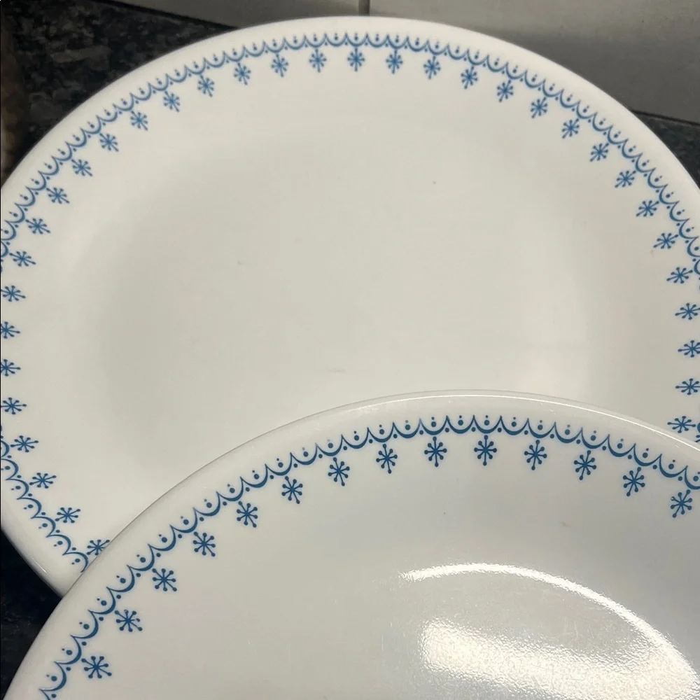 Corelle SET OF 3 Snowflake Blue or Snowflake Garland Dinner plates. Vintage
